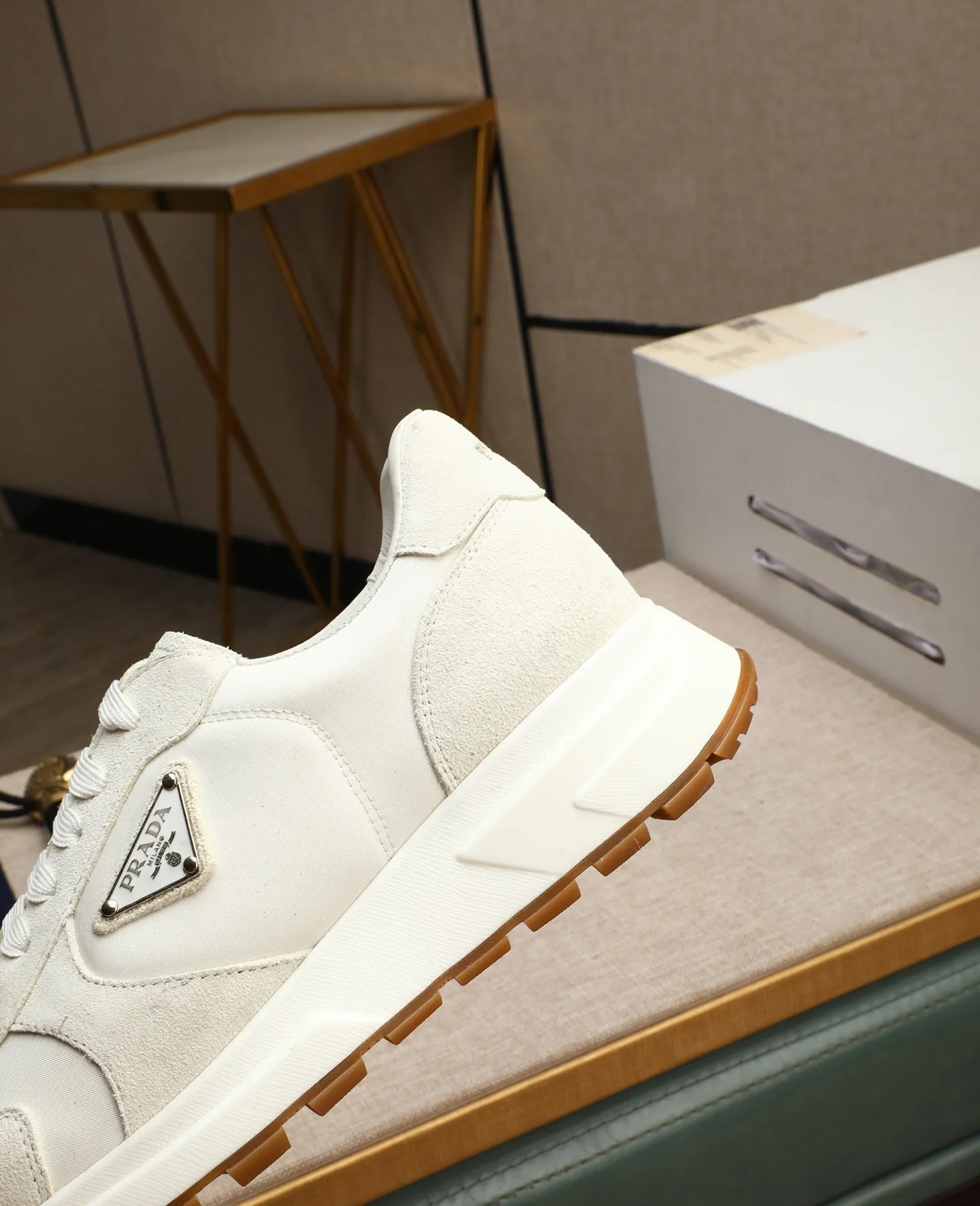 Men's shoes 💰600 Top quality New hot models on the official website, timeless for a century, 🆘 Trendy brand (Prada) mainly promotes hot models, avant-garde and versatile fashion men's shoes private version molding, cowhide surface splicing 1:1 oil edge treatment... fashionable and simple, original imported cowhide lining cowhide feet; the atmosphere and personality are more fashionable, eye-catching and pursuing class, it will subvert the old idea and be a must-have for fashion trendsetters with you! Must keep it for yourself! High-end comfort, high-end quality workmanship. Size: 38-44 Various colors available. full package